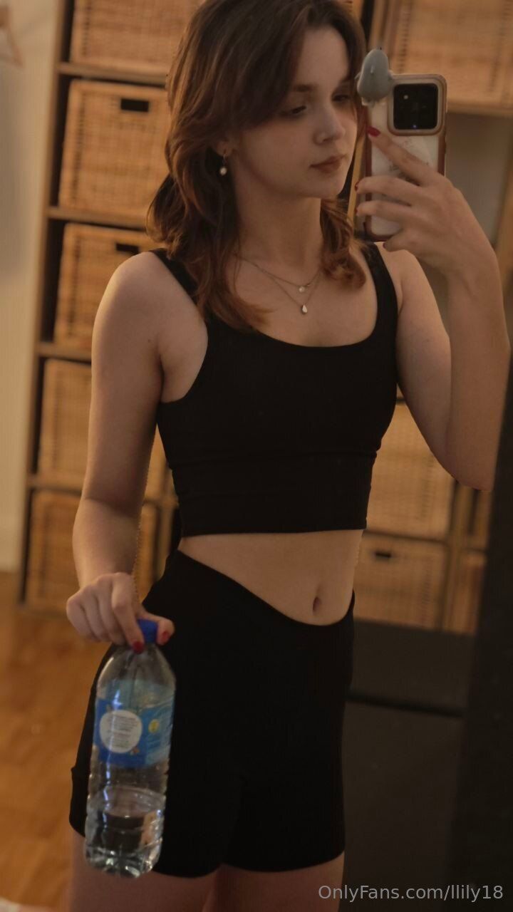 Lily / llily18 nude photo #19