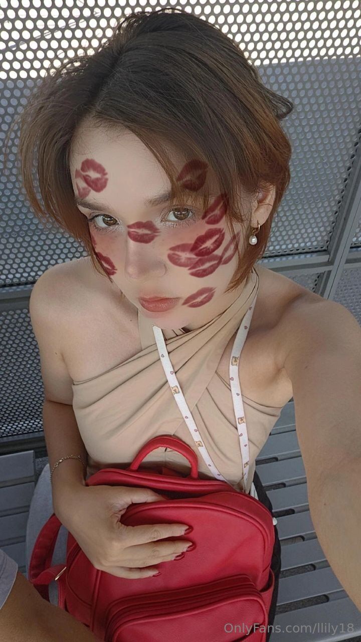 Lily / llily18 nude photo #20