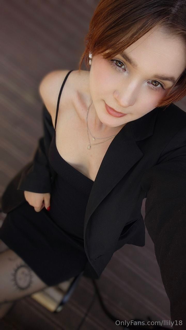 Lily / llily18 nude photo #35