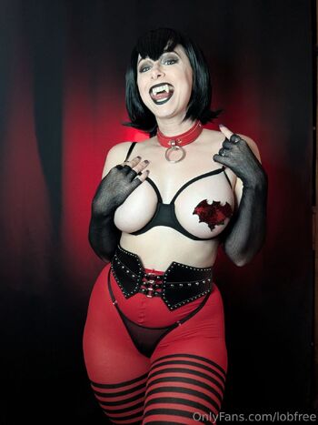 Lo / lobfree nude photo #3