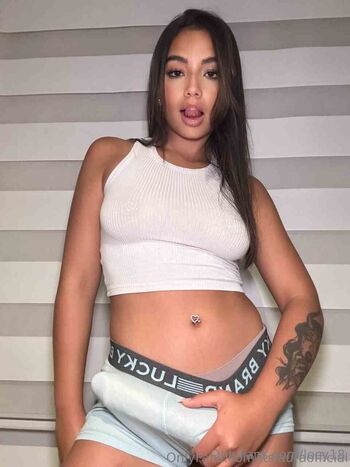 OnlyFans / locy18 nude photo #5