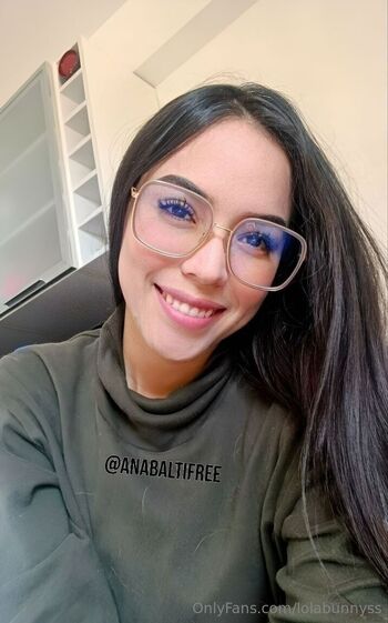 LOLA REYES / lolabunnyss nude photo #27