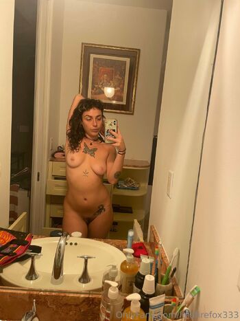 lol / lolafirefox333 nude photo #8