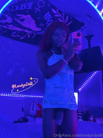 OnlyFans / londyndollll nude photo #2