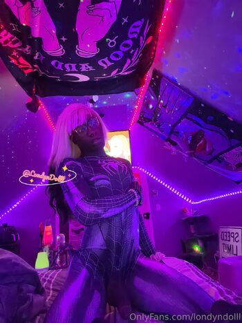 OnlyFans / londyndollll nude photo #4