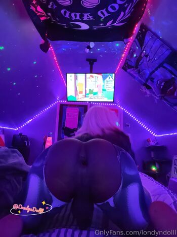 OnlyFans / londyndollll nude photo #10