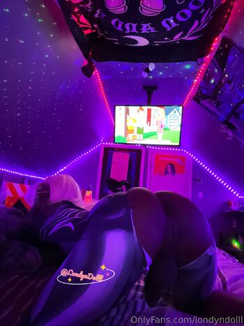 OnlyFans / londyndollll nude photo #12