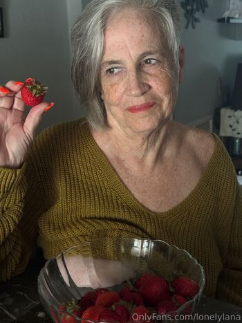 Lana / lonelylana nude photo #1