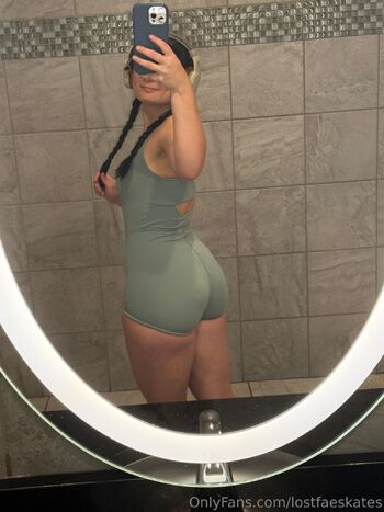 Fae / lostfaeskates nude photo #1