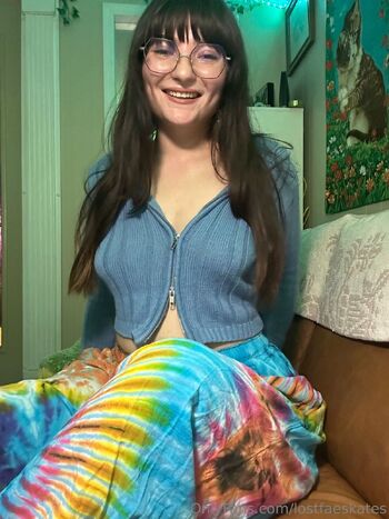 Fae / lostfaeskates nude photo #8