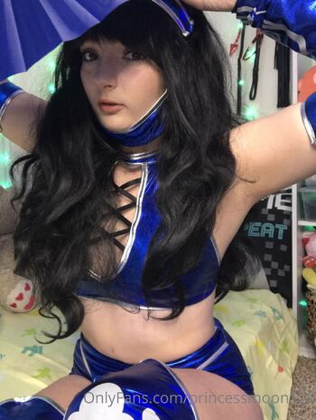 Fae / lostfaeskates nude photo #35