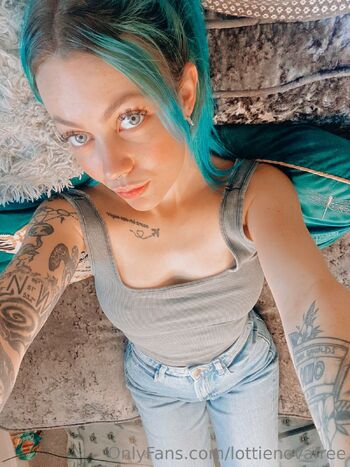 Lottie Nova / lottienovafree / thelottienova nude photo #1