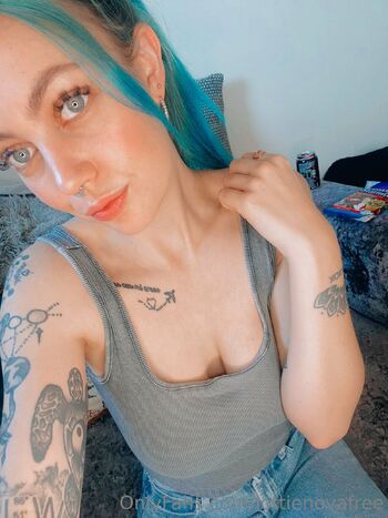 Lottie Nova / lottienovafree / thelottienova nude photo #3