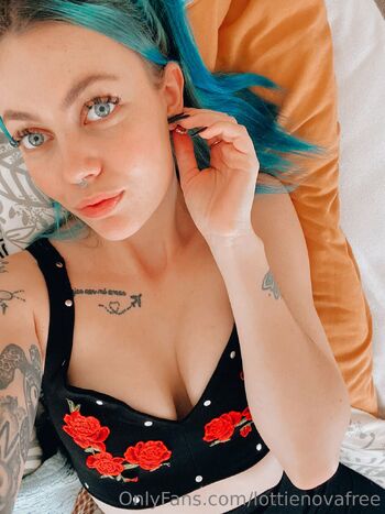 Lottie Nova / lottienovafree / thelottienova nude photo #6