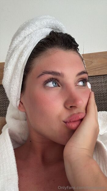 Louisa Rain / louisaraiin nude photo #2