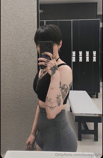 Gre / loveaxlgnr nude photo #4