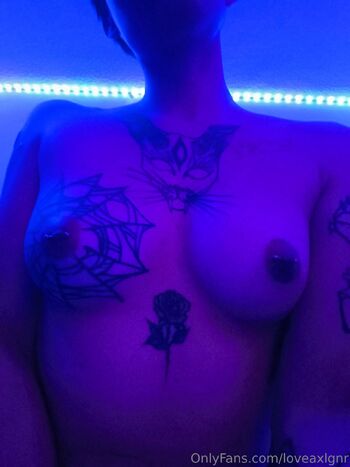 Gre / loveaxlgnr nude photo #7