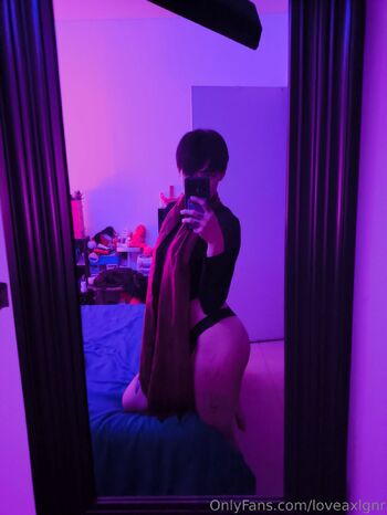 Gre / loveaxlgnr nude photo #13