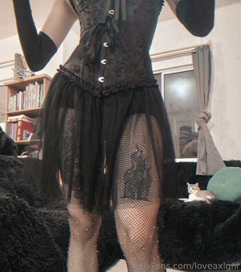 Gre / loveaxlgnr nude photo #15