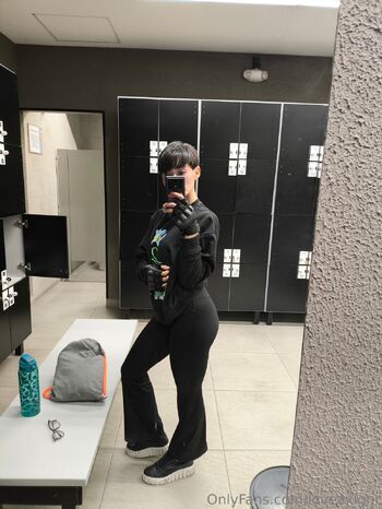 Gre / loveaxlgnr nude photo #16