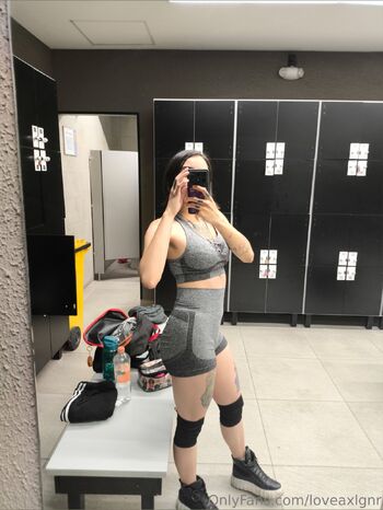 Gre / loveaxlgnr nude photo #17