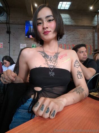 Gre / loveaxlgnr nude photo #18