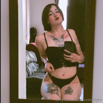 Gre / loveaxlgnr nude photo #20