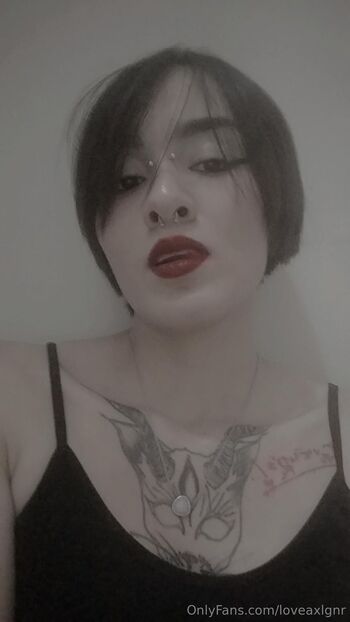 Gre / loveaxlgnr nude photo #21