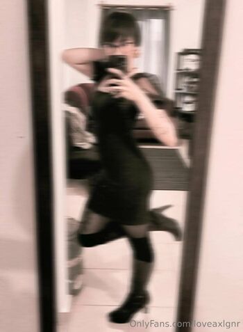 Gre / loveaxlgnr nude photo #22