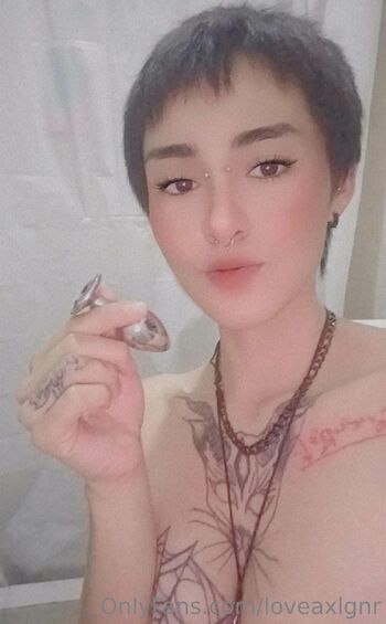 Gre / loveaxlgnr nude photo #28