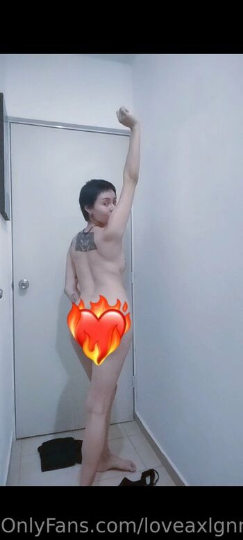Gre / loveaxlgnr nude photo #35