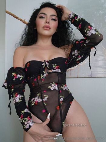 Evie Lov / lovelyeviexoxo nude photo #7