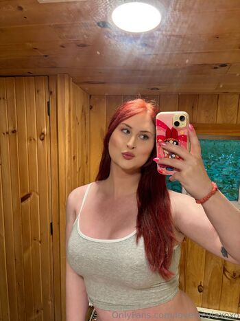 Evie Lov / lovelyeviexoxo nude photo #12