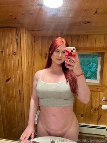 Evie Lov / lovelyeviexoxo nude photo #13