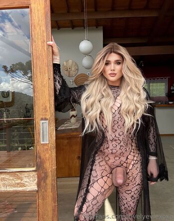 Evie Lov / lovelyeviexoxo nude photo #58