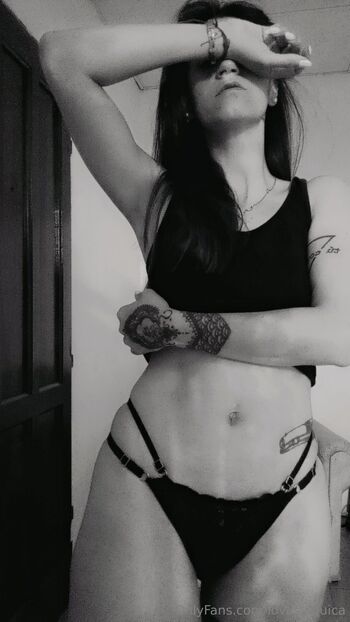 Viqui / lovesviquica nude photo #4