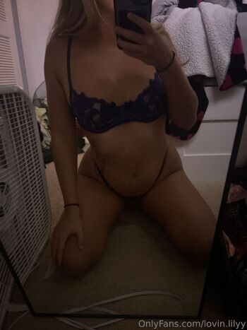OnlyFans / lovin.lilyy nude photo #12