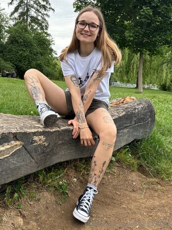 Miia / lovismiia nude photo #14