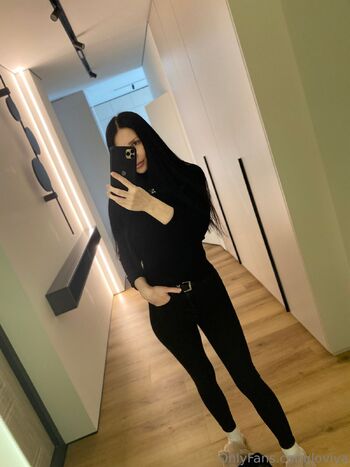 Loviy / loviya nude photo #1