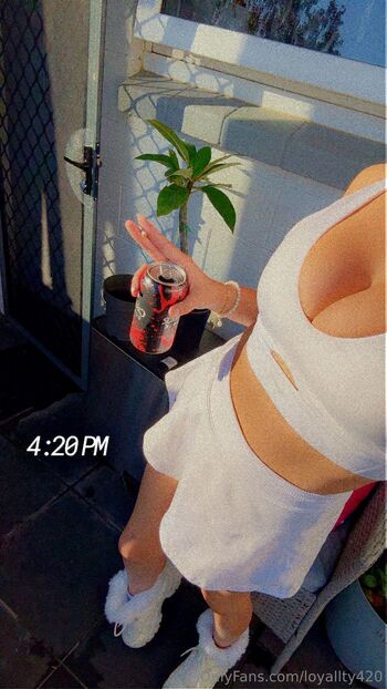 Nicki baby / loyallty420 nude photo #29