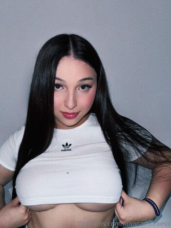 Luann / luannamoraess nude photo #10