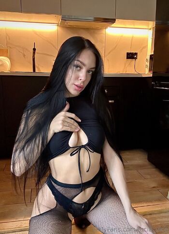 Lucia Vic / lucia_vice nude photo #10
