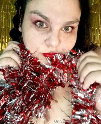 LUCY Big belly / lucycurvyx nude photo #6