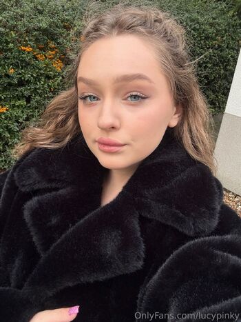 Lucy Blue / lucypinky nude photo #7