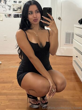 Lucy Garci / lucys_closet nude photo #4