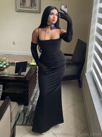 Lucy Garci / lucys_closet nude photo #7