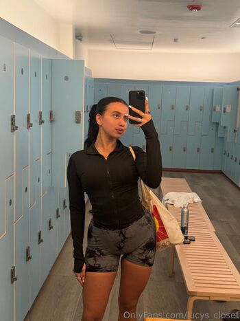 Lucy Garci / lucys_closet nude photo #17