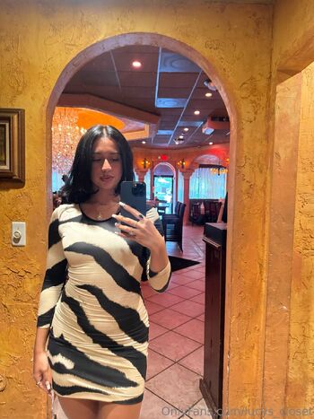 Lucy Garci / lucys_closet nude photo #19