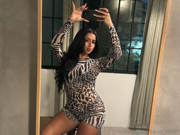 Lucy Garci / lucys_closet nude photo #27