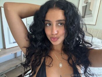 Lucy Garci / lucys_closet nude photo #35